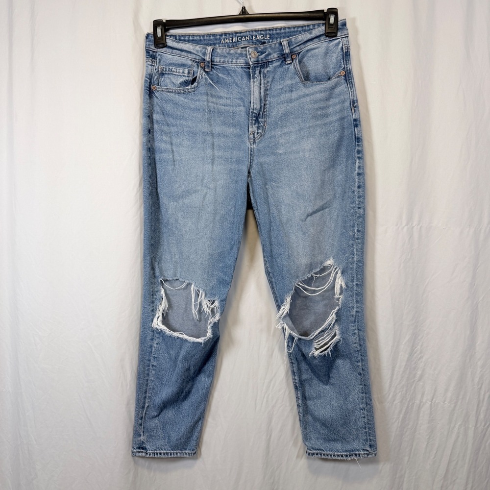 American Eagle‎ Mom Jean Distressed Light Wash Blue Denim High Waisted 14 Short